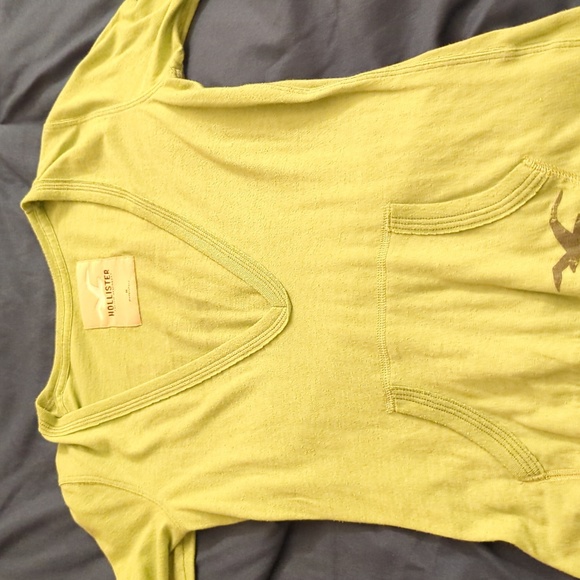 Adorable top. Barely worn. Amazing condition. Smoke free and pet free home. - Picture 1 of 4